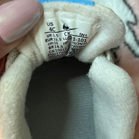 Nike Kids Shoes in White and Yellow - Picture 3 of 8